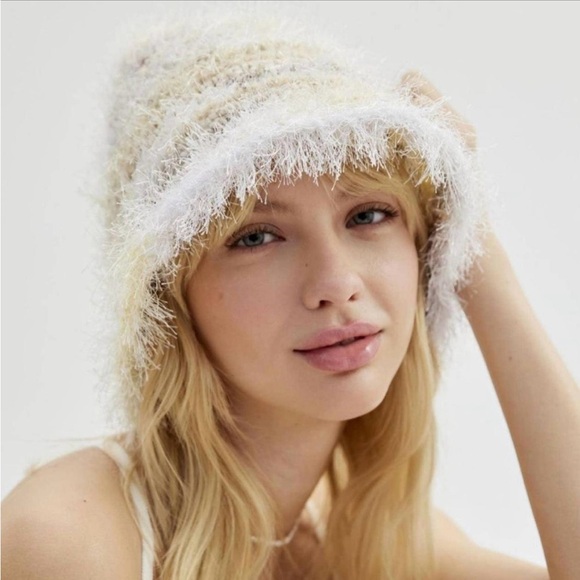 Urban Outfitters Multi Fuzzy Crochet Bucket Hat Beige NWOT OS - Picture 1 of 7